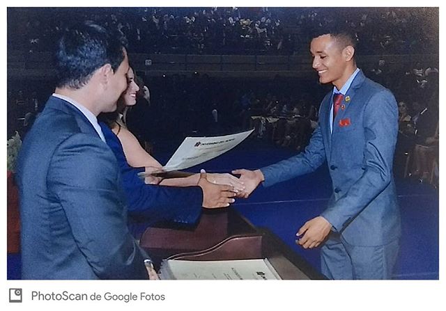 Gustavo A. Araújo R. receiving his BS in Civil Engineering diploma at Universidad del Norte, 2018